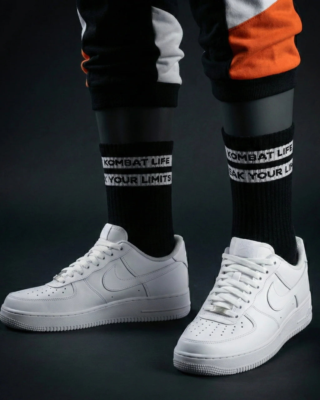 Calcetines negros streetwear Kombat Life Break Your Limits estilo urbano para el día a día