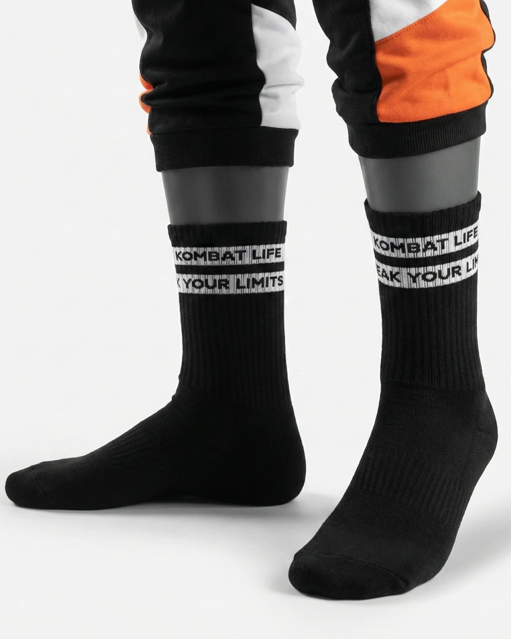 Calcetines negros streetwear Kombat Life Break Your Limits estilo urbano para el día a día