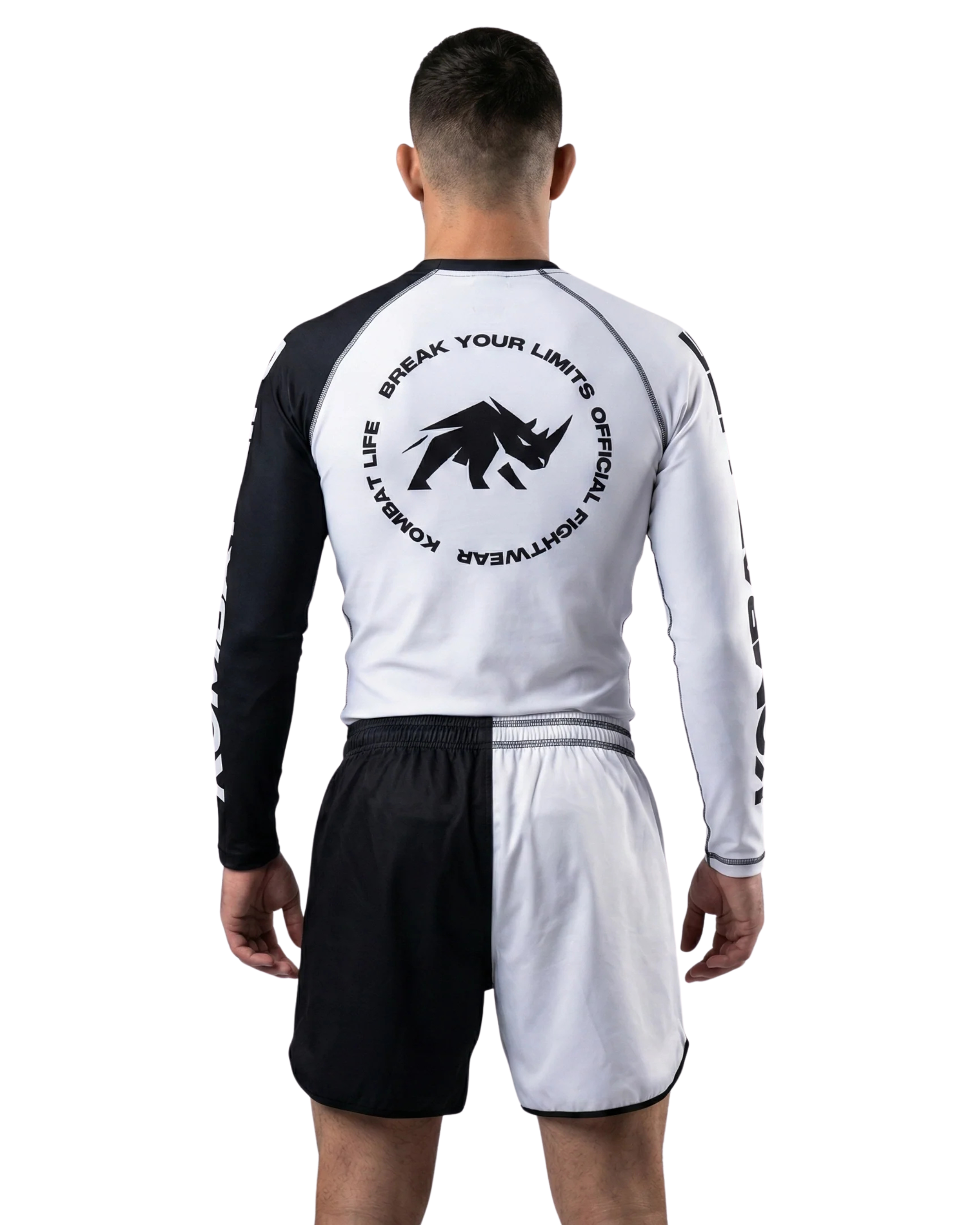 Fight shorts MMA BJJ blanco y negro Kombat Life, pantalones no-gi para artes marciales y grappling con modelo vista trasera