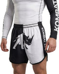Fight shorts MMA BJJ blanco y negro Kombat Life, pantalones no-gi para artes marciales y grappling con modelo