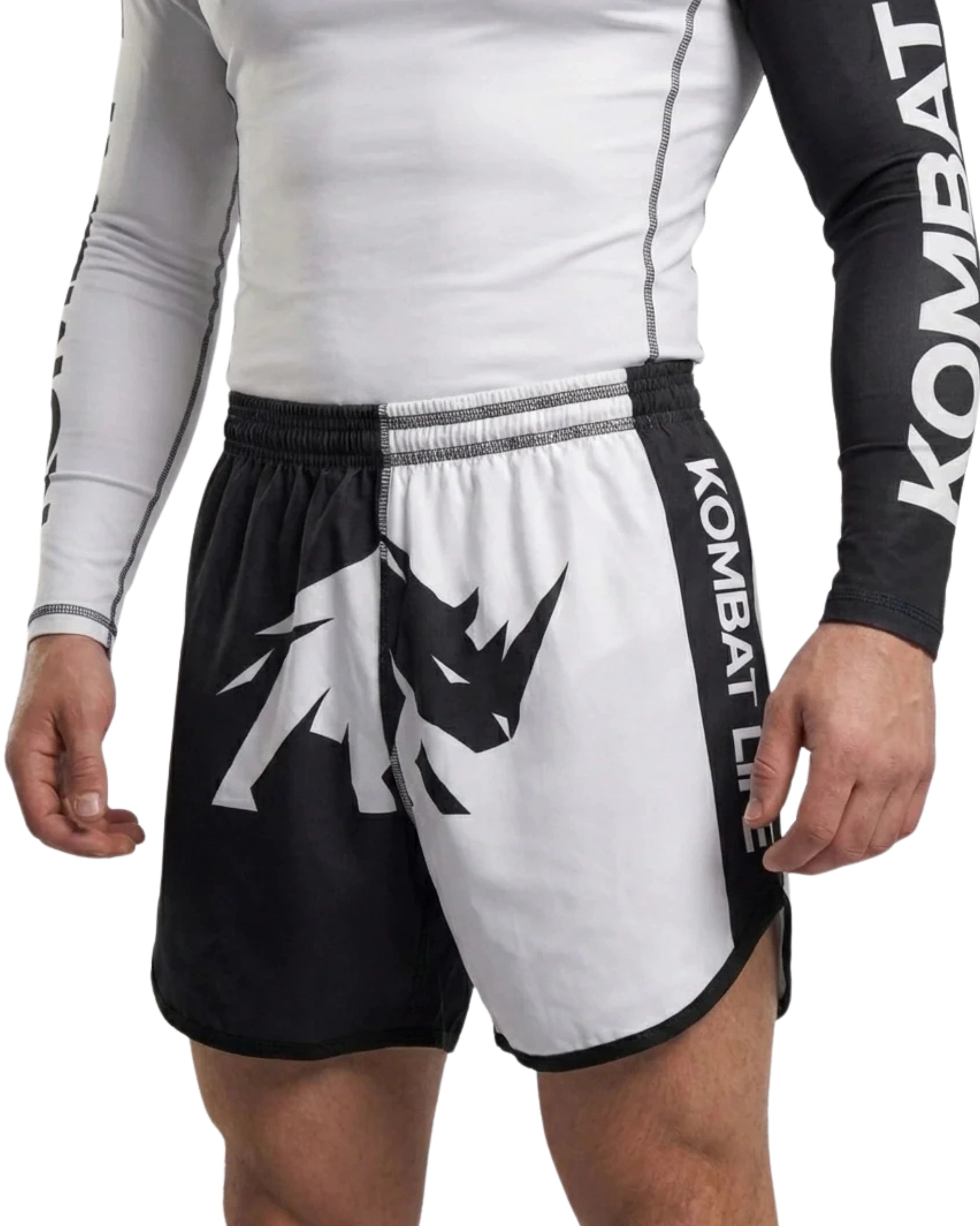Fight shorts MMA BJJ blanco y negro Kombat Life, pantalones no-gi para artes marciales y grappling con modelo