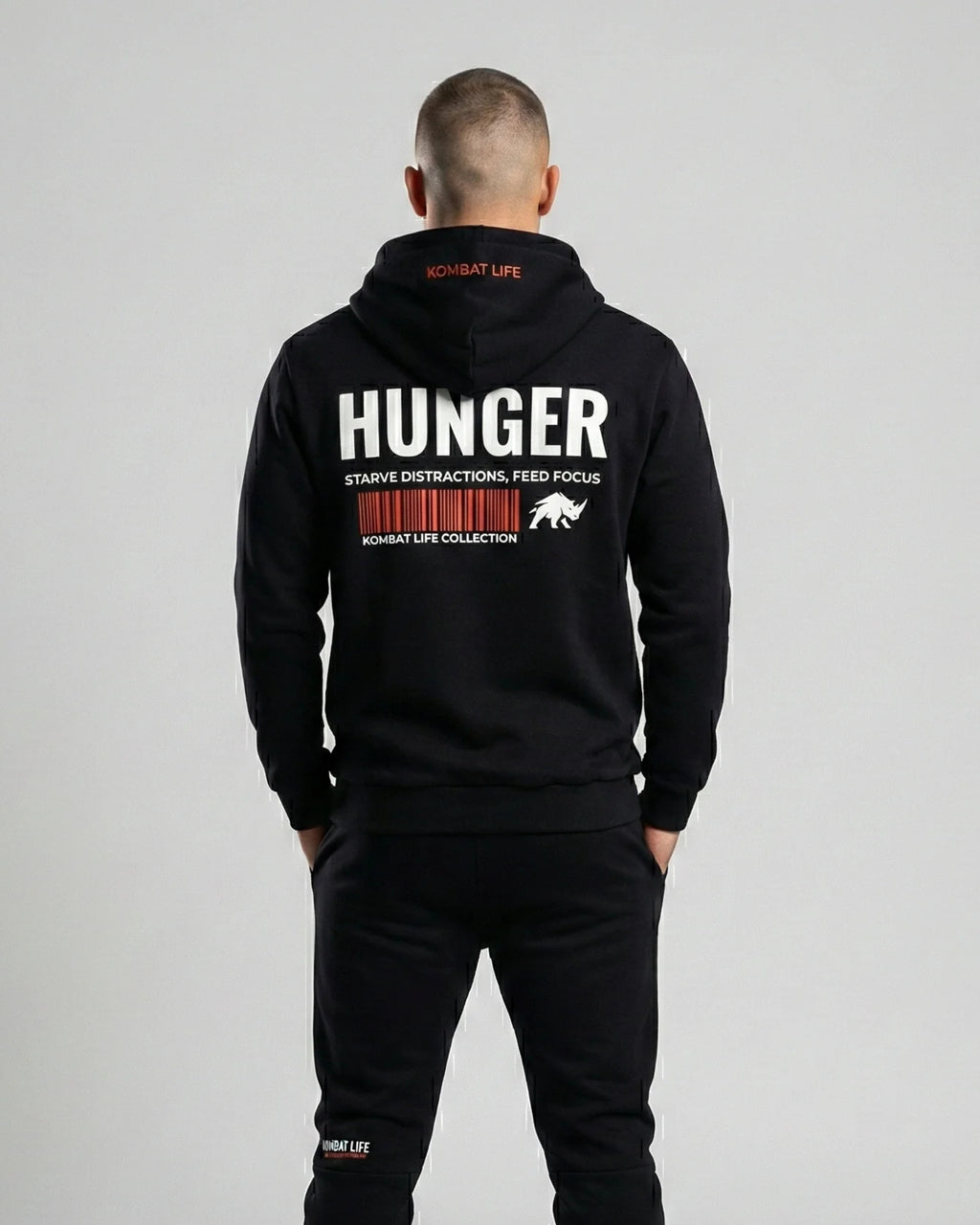 Hoodie negro Hunger Kombat Life sudadera con capucha streetwear fighter para entrenamiento y calle modelo vista trasera