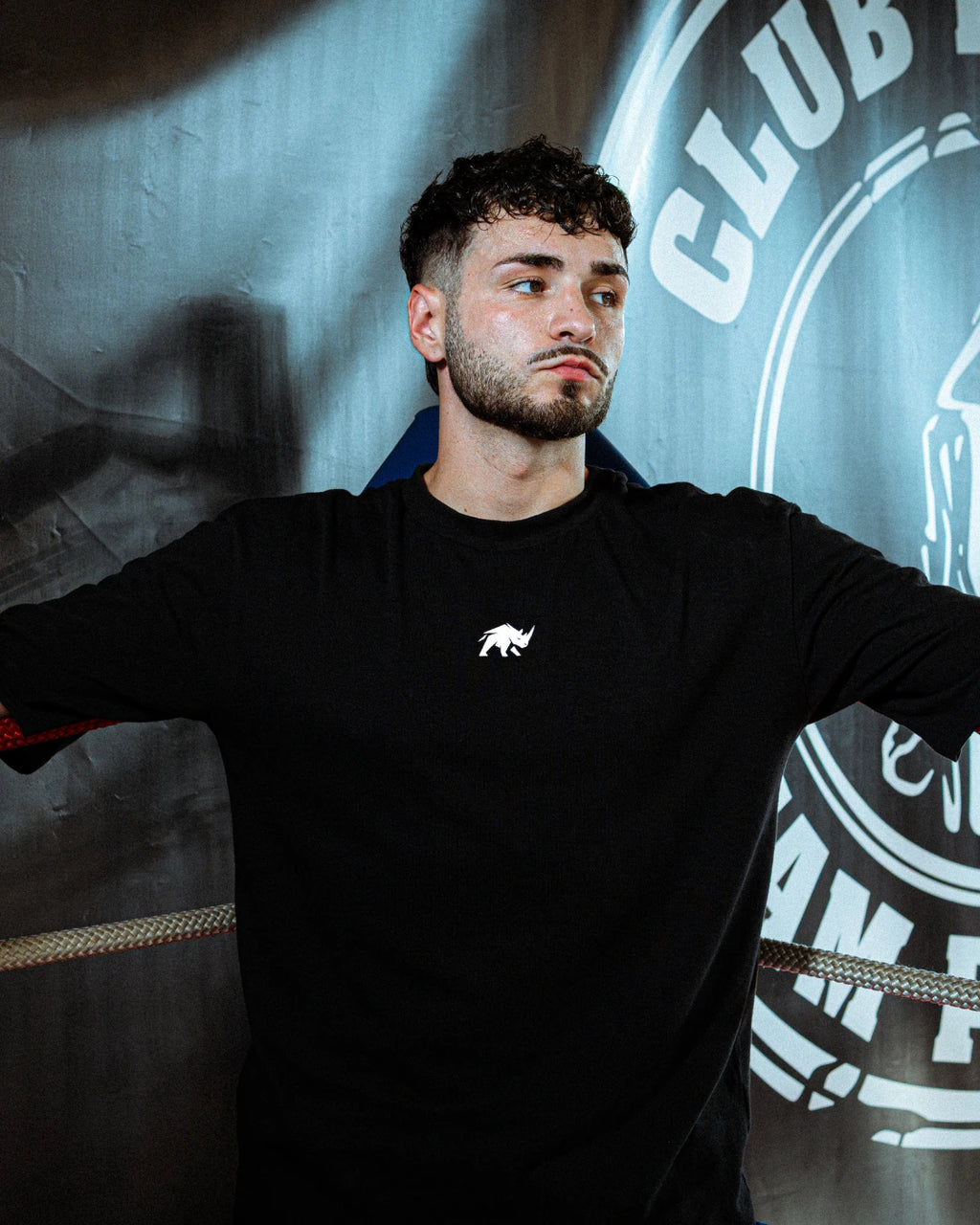 Camiseta negra oversize para después de tu entrenamiento de MMA, Boxeo, BJJ o Muay Thai.